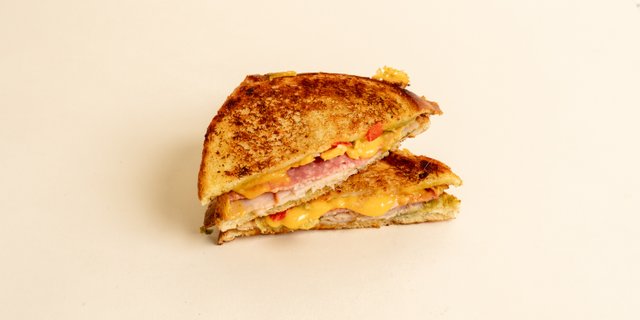 Turkey & Pesto Crowd Pleaser Sandwich