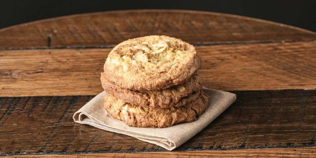 White Chocolate Chip Cookie