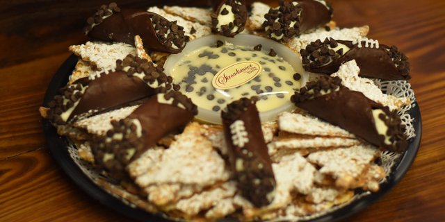 Mini Chocolate Cannoli