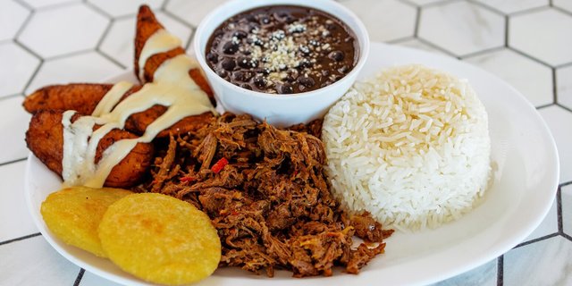 Beef Pabellon Tray
