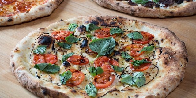 Caprese Pizza