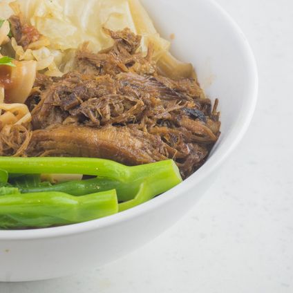 Tomato Egg Noodles w/ Braised Pork Kit