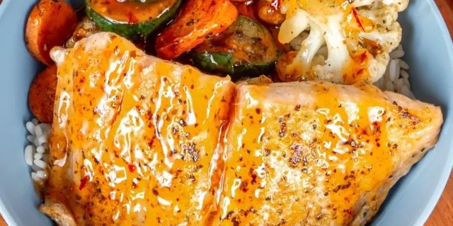 Thai Chili Salmon Bowl