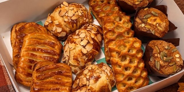 Klein’s Fall Favorites Pastry Box