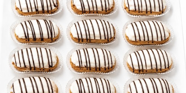 12 Mini Vanilla Eclairs