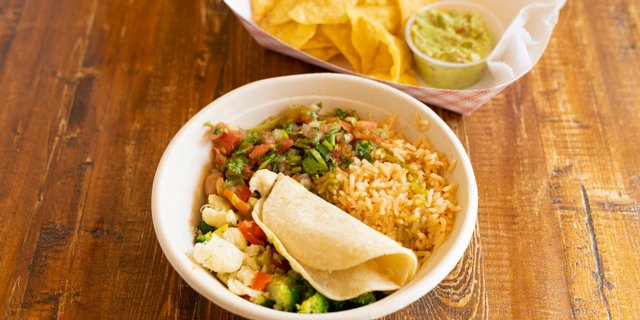 Vegetarian Mexican Bundle (Chips & Guacamole)