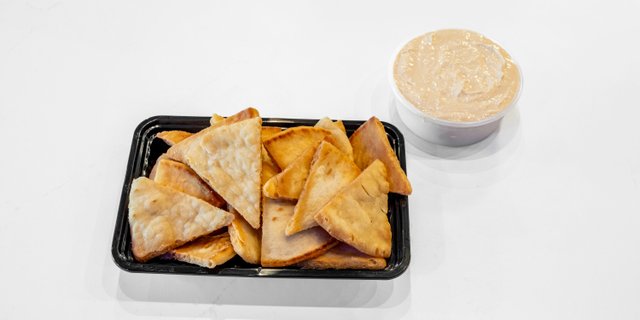 Hummus & Chips