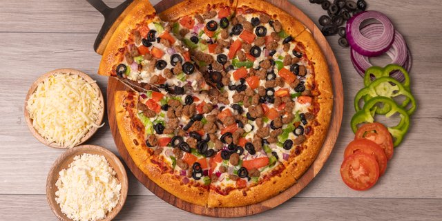 Can Am Mediterranean Pizza