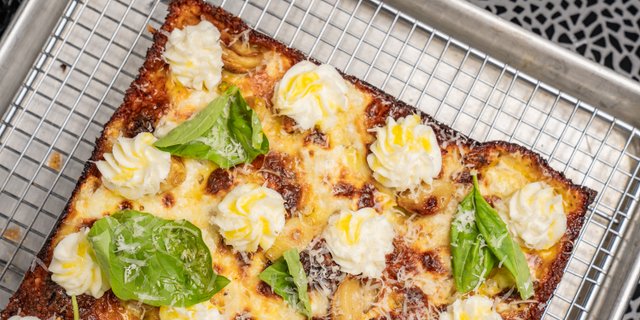Bianco Detroit Pizza