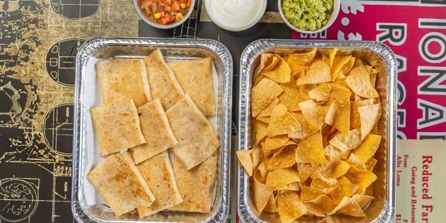 Quesadilla Suiza Tray