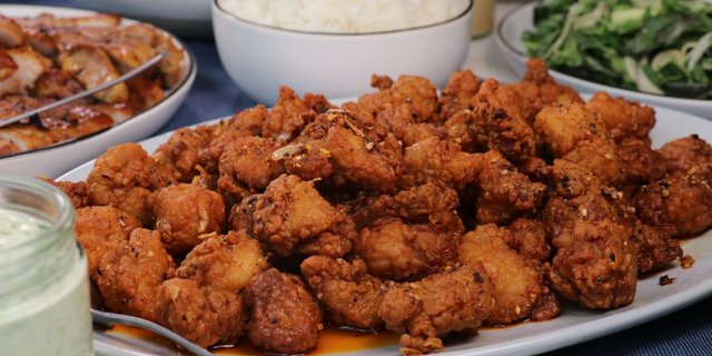 Chili Crisp Chicken Platter