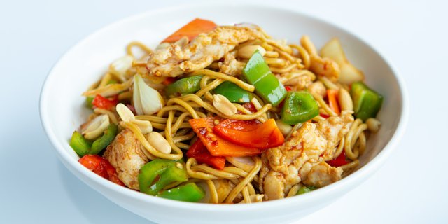 Kung Pao Chicken Chow Mein