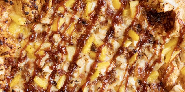 Aloha BBQ Chicken Cauliflower Crust Pizza