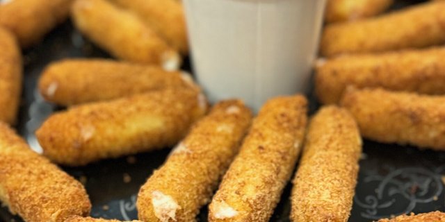 Mozzarella Sticks w/ Marinara Sauce
