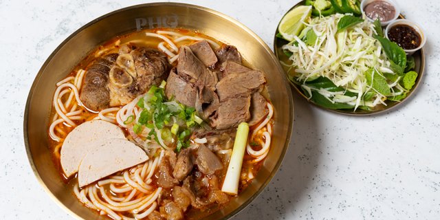 Bun Bo Hue (Spicy Beef Noodle Soup)