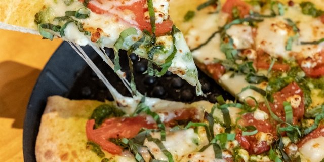 Tomato Basil Pizza