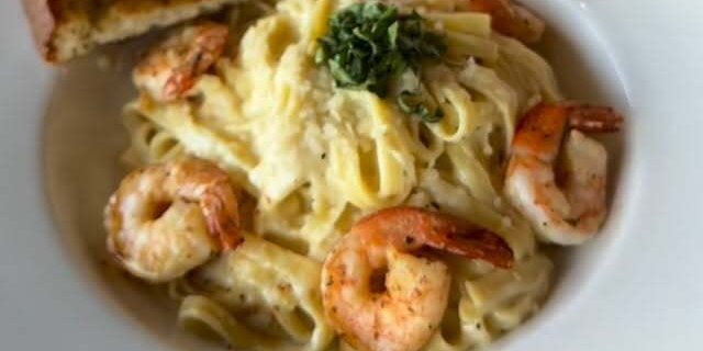 Fettuccine Pasta w/ Shrimp