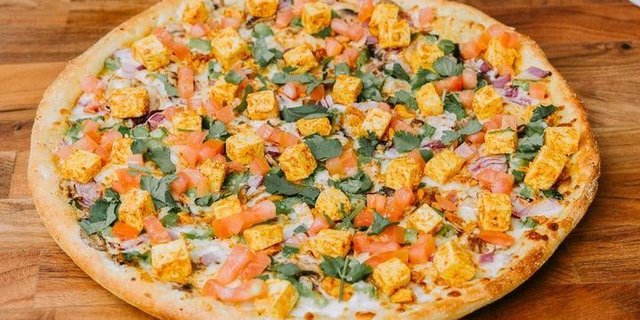 Tandoori Paneer Pizza
