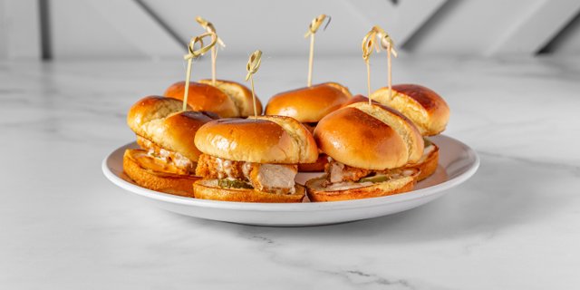 Damn Good Chicken Sliders