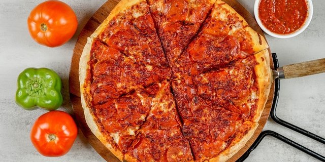 Bobcat(Pepperoni): 15 Inch (Serves 4 People)