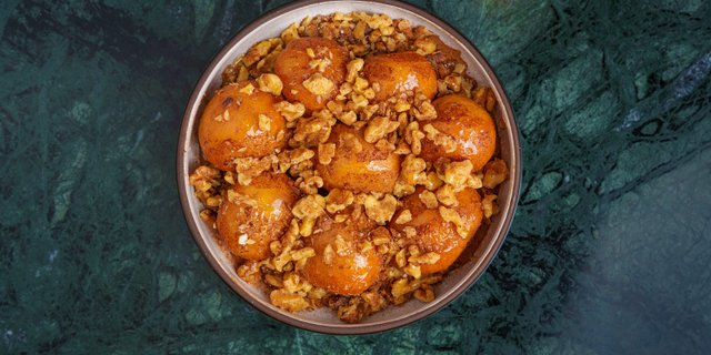 Individual Yiayias Loukoumades