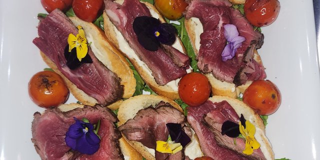 Filet Mignon Crostini (Dozen)