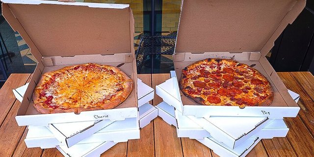 4 Cheese & 4 Pepperoni Pizzas