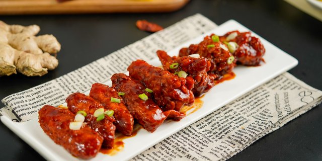 Chicken Wings w/ Garlic Sauce