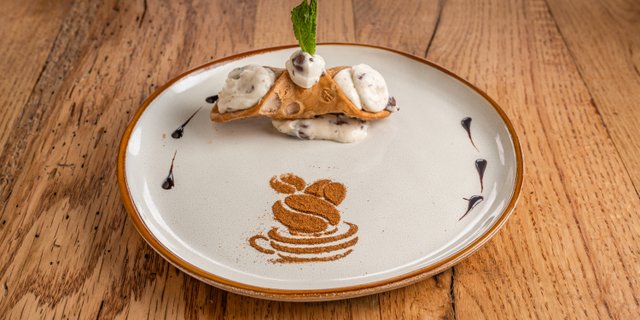 Chocolate Chip Cannolis