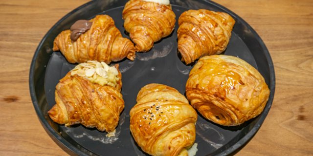 Croissant Tray