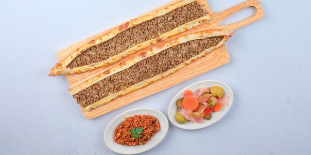 Minced Beef Pide