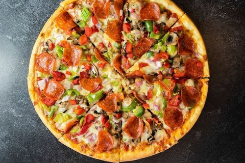 18" Specialty Pizza