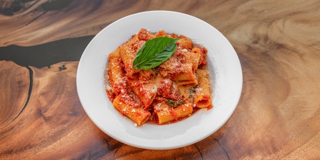 Rigatoni w/ Filletto di Pomodoro
