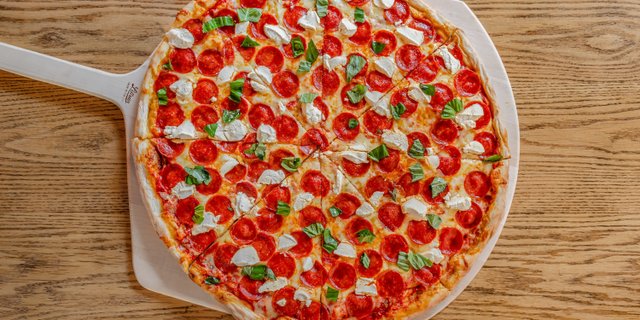 18" Mike's Hot Honey, Pepperoni, Ricotta & Basil Pizza