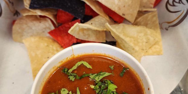 Chips & Salsa Roja