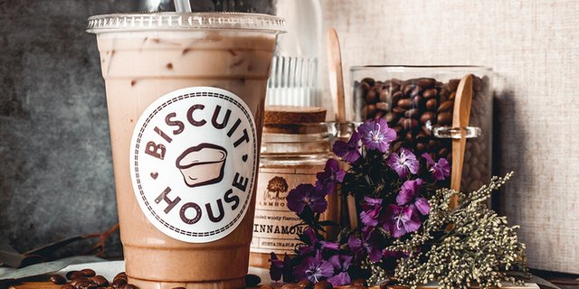 Spiced Chai Tea Lattes