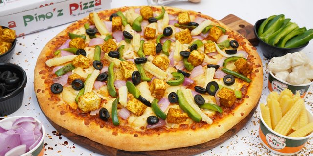 Cheesy Macaroni Veg Pizza