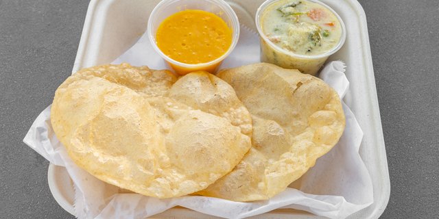 Poori, Kurma & Aamras