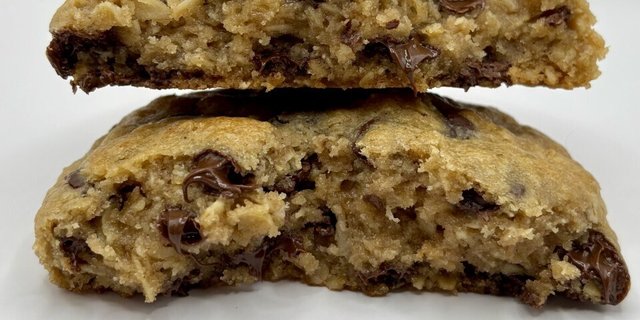 Oatmeal Chocolate Chip Cookie