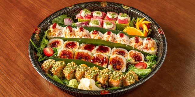 4 Signature Rolls Tray