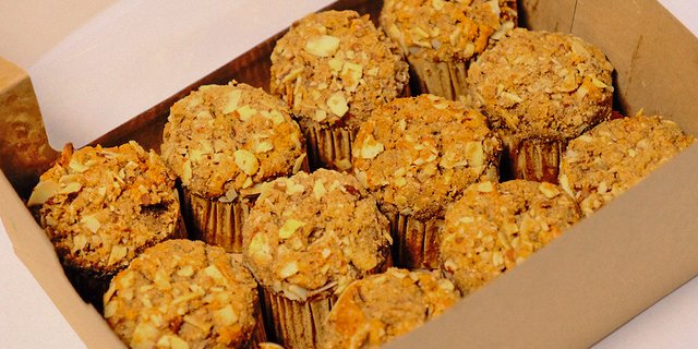 Maple Almond Crumb Muffin Tray