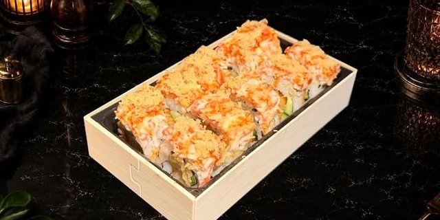 Tempura Avocado Crab Roll (10 Pieces)