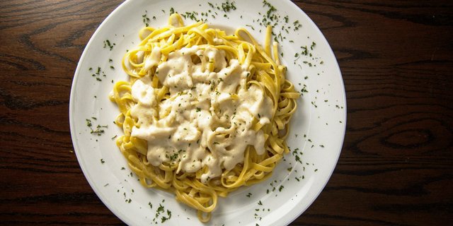 Fettuccine Alfredo w/ Grilled Chicken