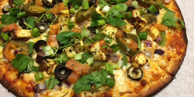 Chilli Paneer Pizza