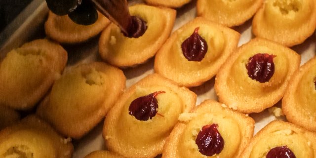 Large Madeleine
