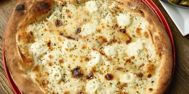 Quattro Formaggi Pizza
