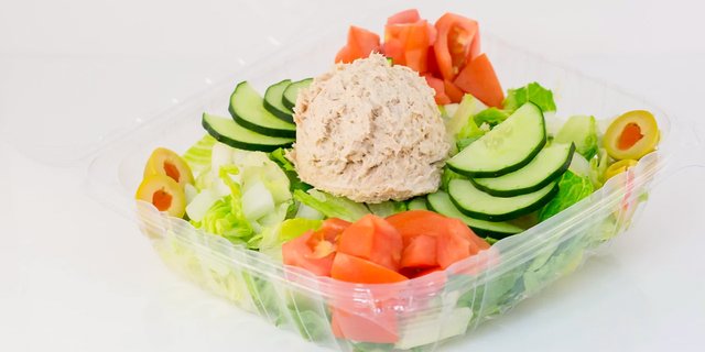 Salad Platter w/ Tuna Salad