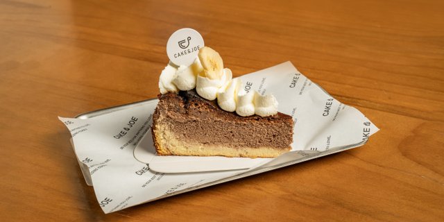 Banana Chocolate Basque Cheesecake + Banana Latte