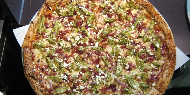 Cochino Chicken Pizza