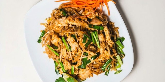 Pad Thai Party Tray